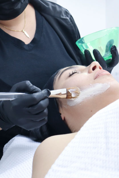 Limpieza facial profunda + Hollywood peel 